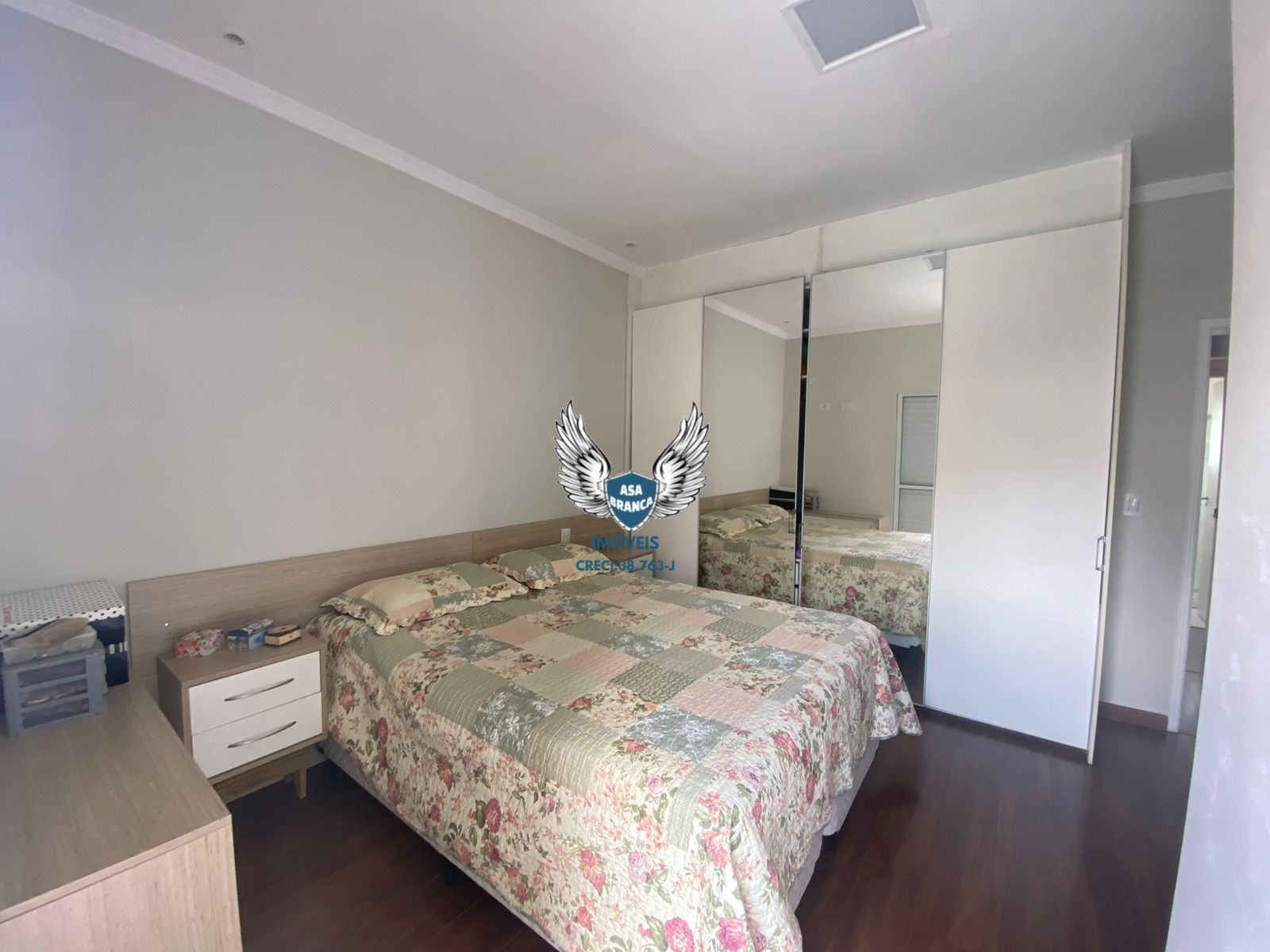 Sobrado no jardim frança de alto padrão com 03 suites e 02 vagas de garagem