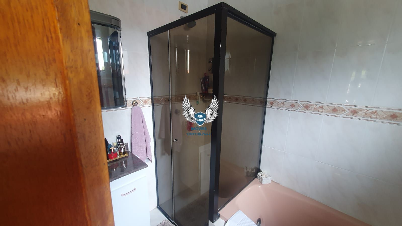 Sobrado 04 quartos sendo 03 suites , 05 vagas de garagem e piscina