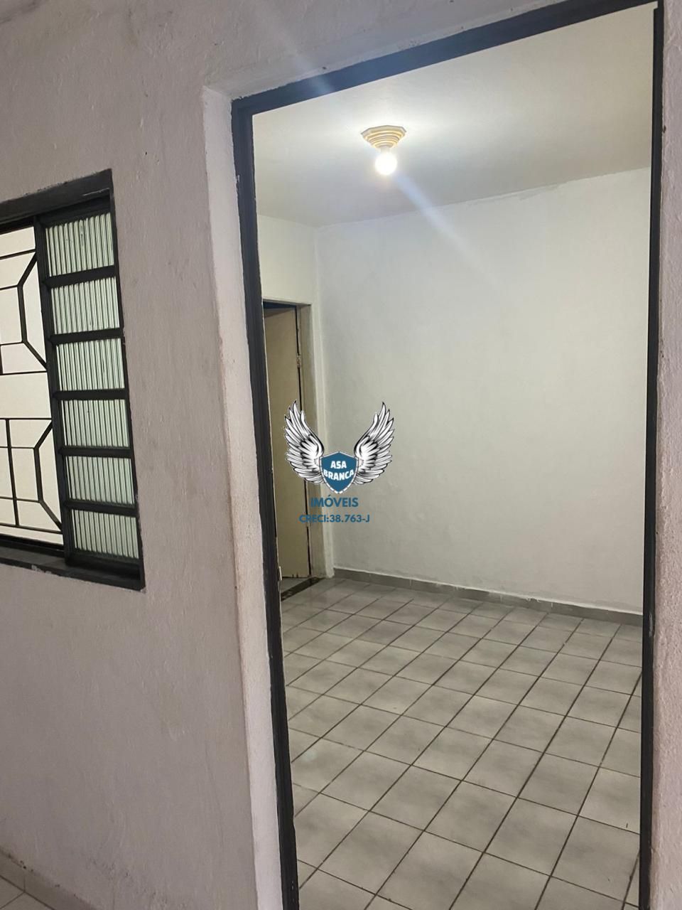 Sobrado com 03 dormitórios e 01 vaga de garagem