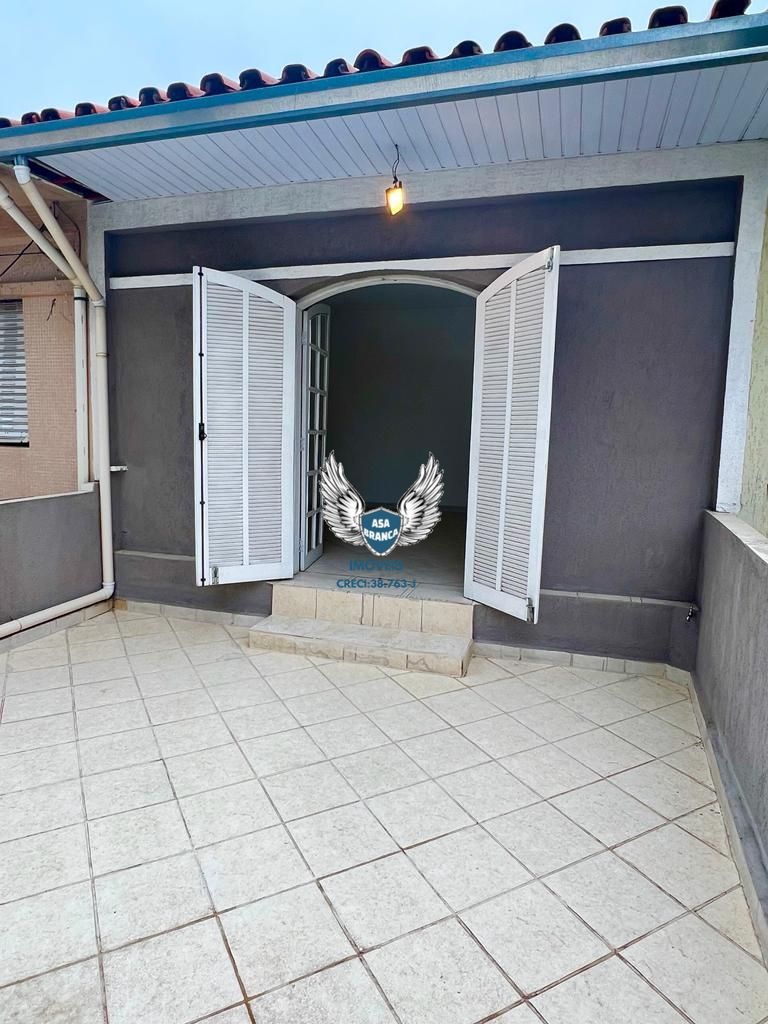 Sobrado com 02 dormitórios e 01 vaga de garagem