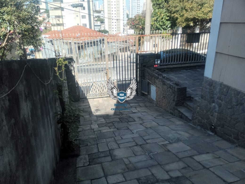 Sobrado com 03 dormitórios sendo 01 suíte e 02 vagas para carro