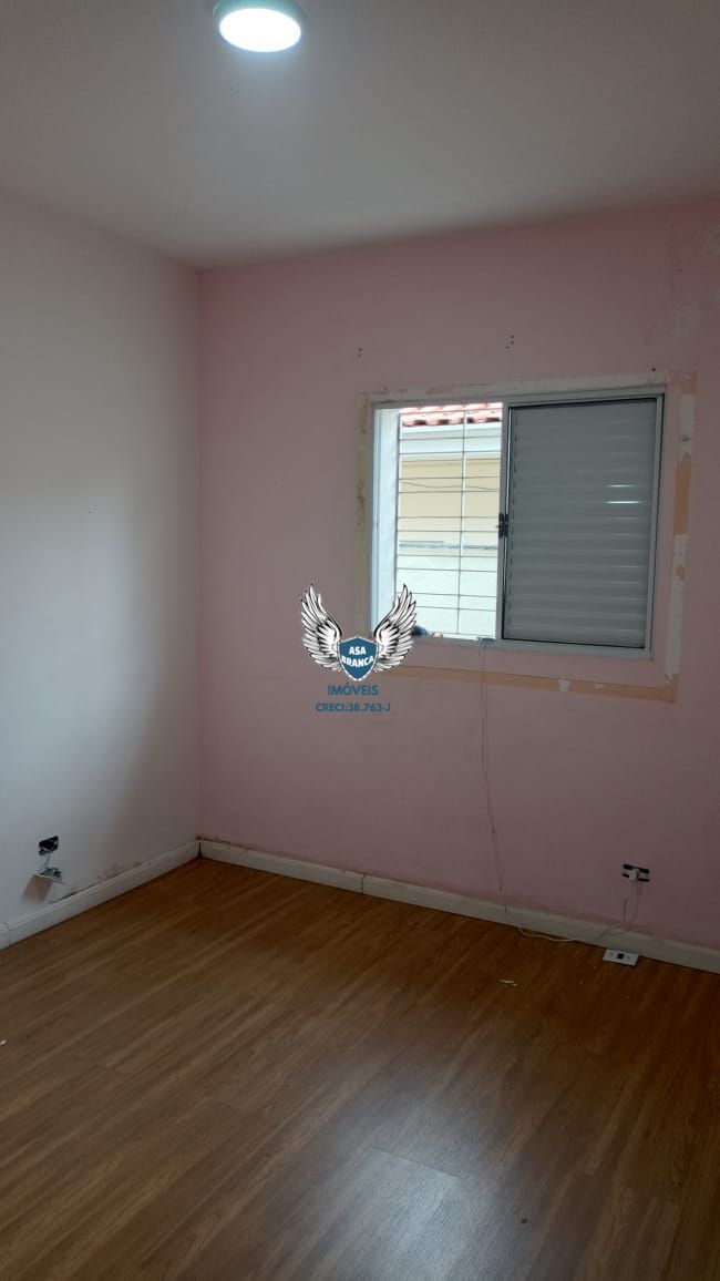 Casa térrea no tucuruvi com 03 dormitórios sendo 01 suíte e 02 vagas de garagem,