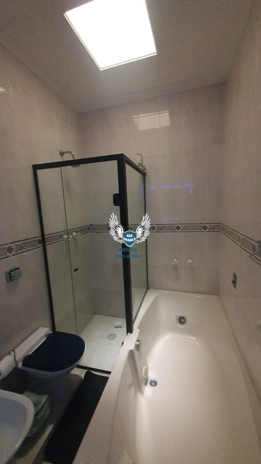 Sobrado 04 quartos sendo 03 suites , 05 vagas de garagem e piscina