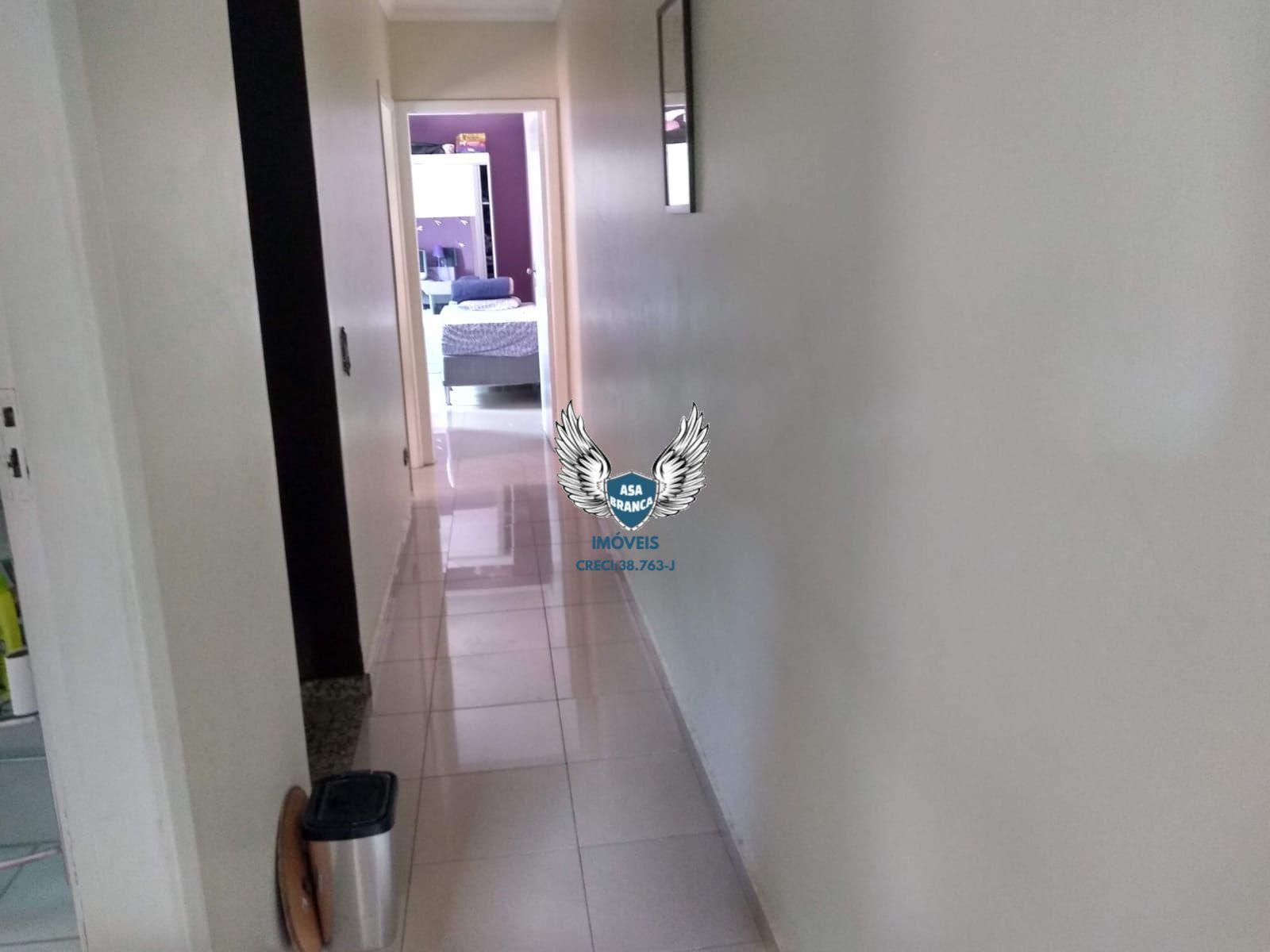 Sobrado com 03 dormitórios sendo 01 suíte e garagem para 05 vagas