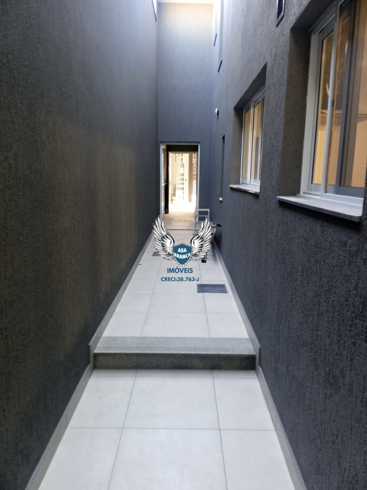 Sobrado no mandaqui com 03 dormitórios , sendo as 03 suítes e 05 vagas de garage