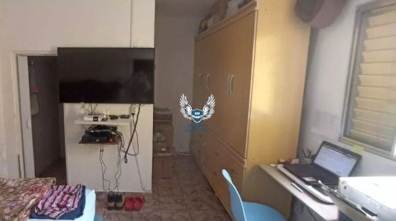 Casa térrea, com com 04 dormitórios e 03 vagas de garagem e 
