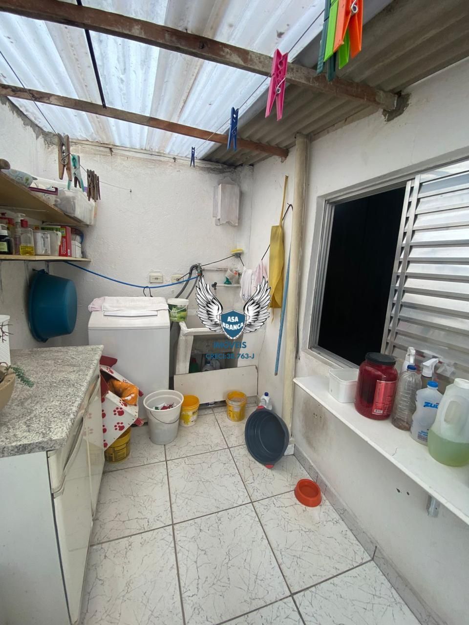 Sobrado com 03 dormitórios e 01 vaga de garagem