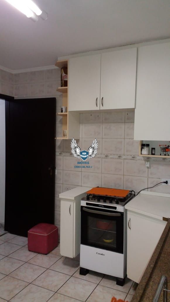 Sobrado em condominio fechado na vila amália com 02 dormitór