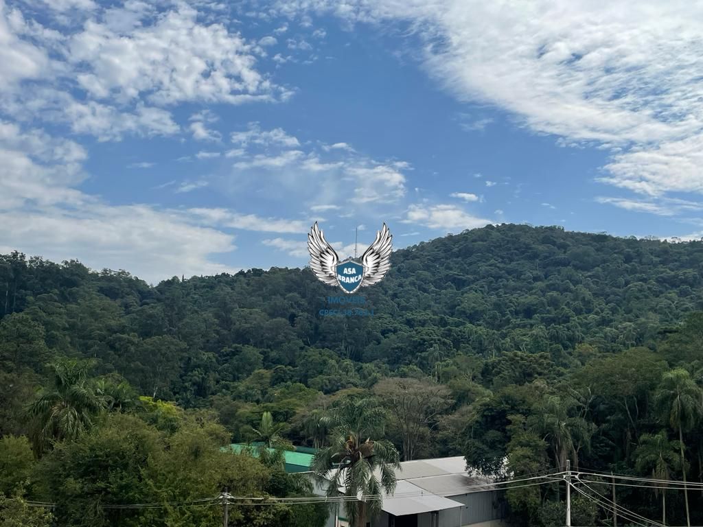 Sobrado em condomínio fechado com 02 dormitórios sendo os 02 suítes
