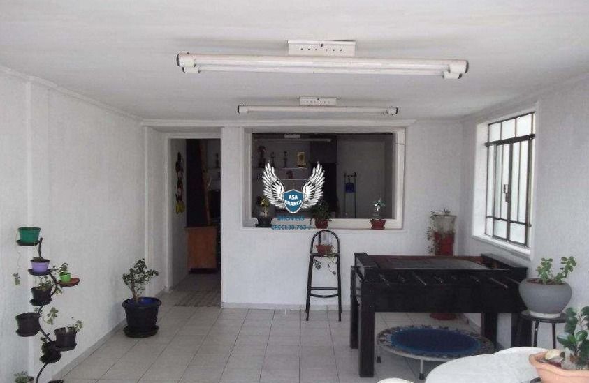 Sobrado em santana com 03 dormitórios possui 02 vagas de garagem, localizado à 0
