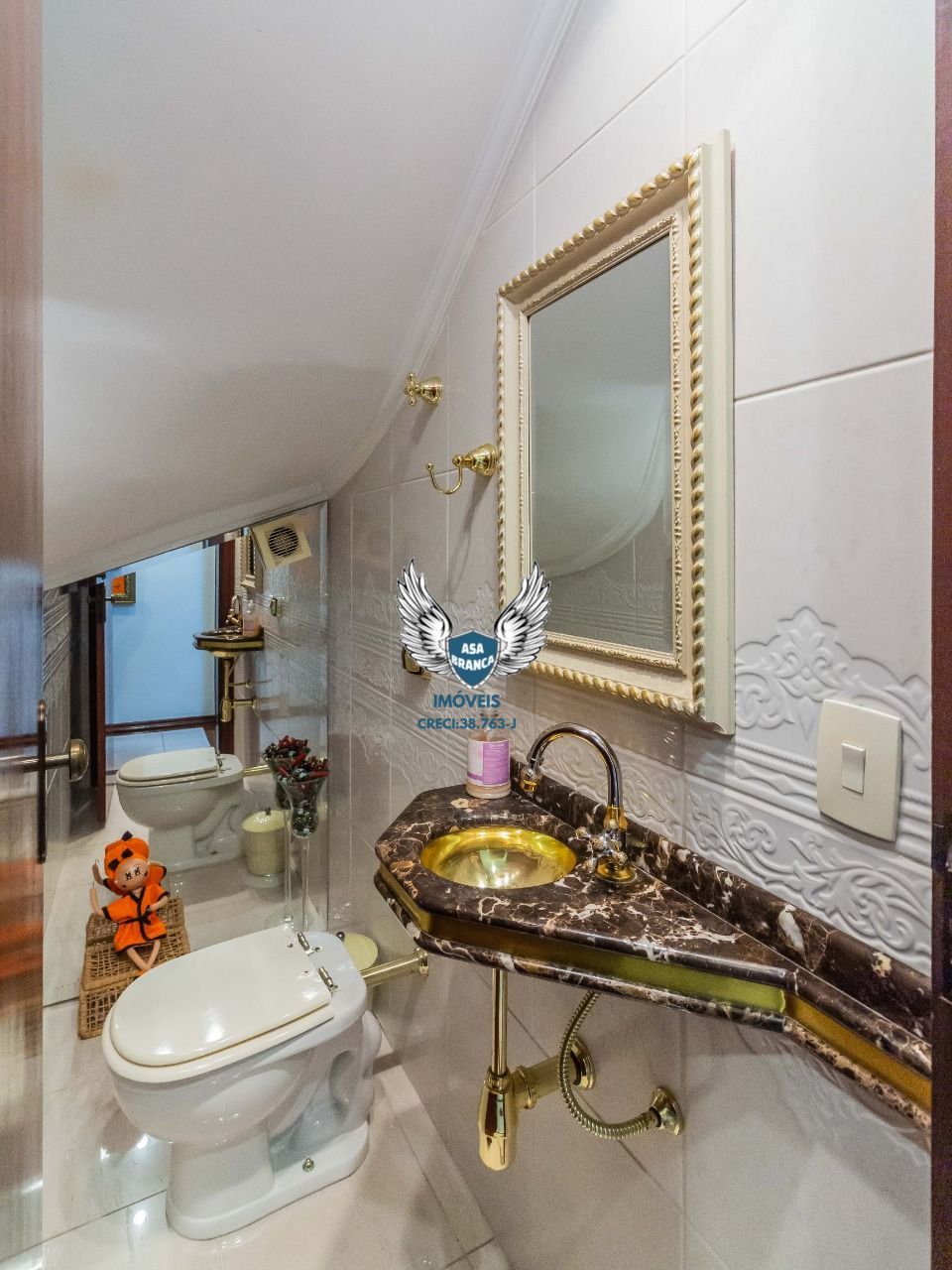 Imóvel de alto padrão 3 dormitórios sendo 2 suítes, quarto empregado, salão de f