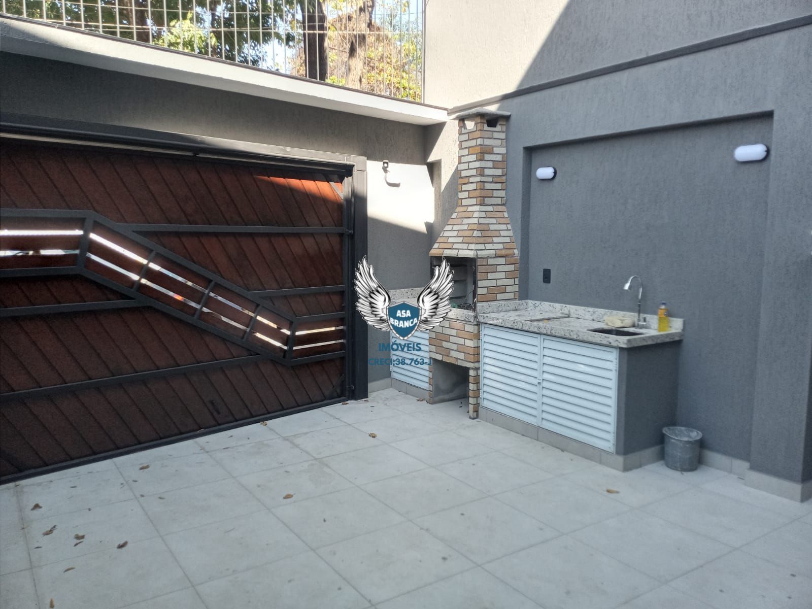 Sobrado no mandaqui com 03 dormitórios , sendo as 03 suítes e 05 vagas de garage