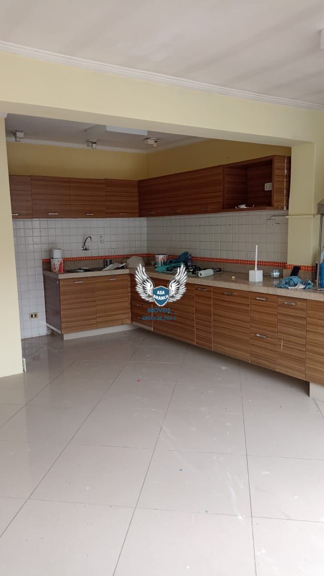 Casa térrea no tucuruvi com 03 dormitórios sendo 01 suíte e 02 vagas de garagem,