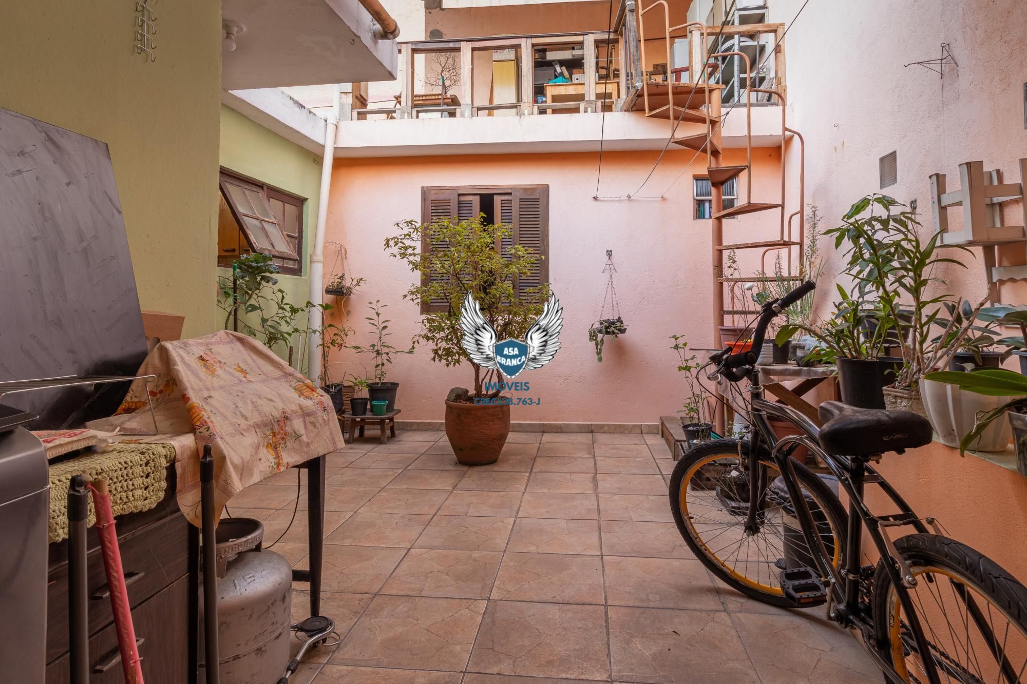 Casa em santana , à 150 metros do metrô com 03 dormitórios sendo 03 suítes