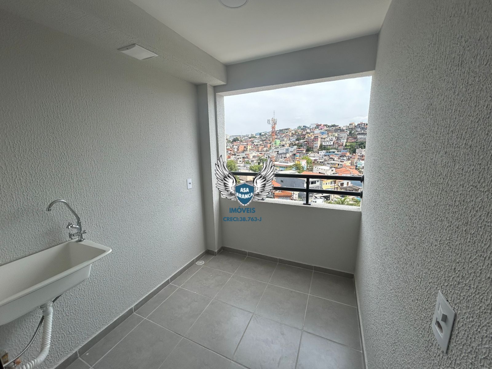 Apartamento com sacada, no bairro do limão 02 dormitórios sem vaga de garagagem