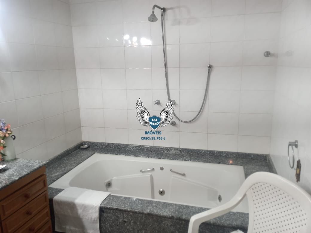 Casa térrea no jardim frança com 03 dormitórios sendo 01 suí
