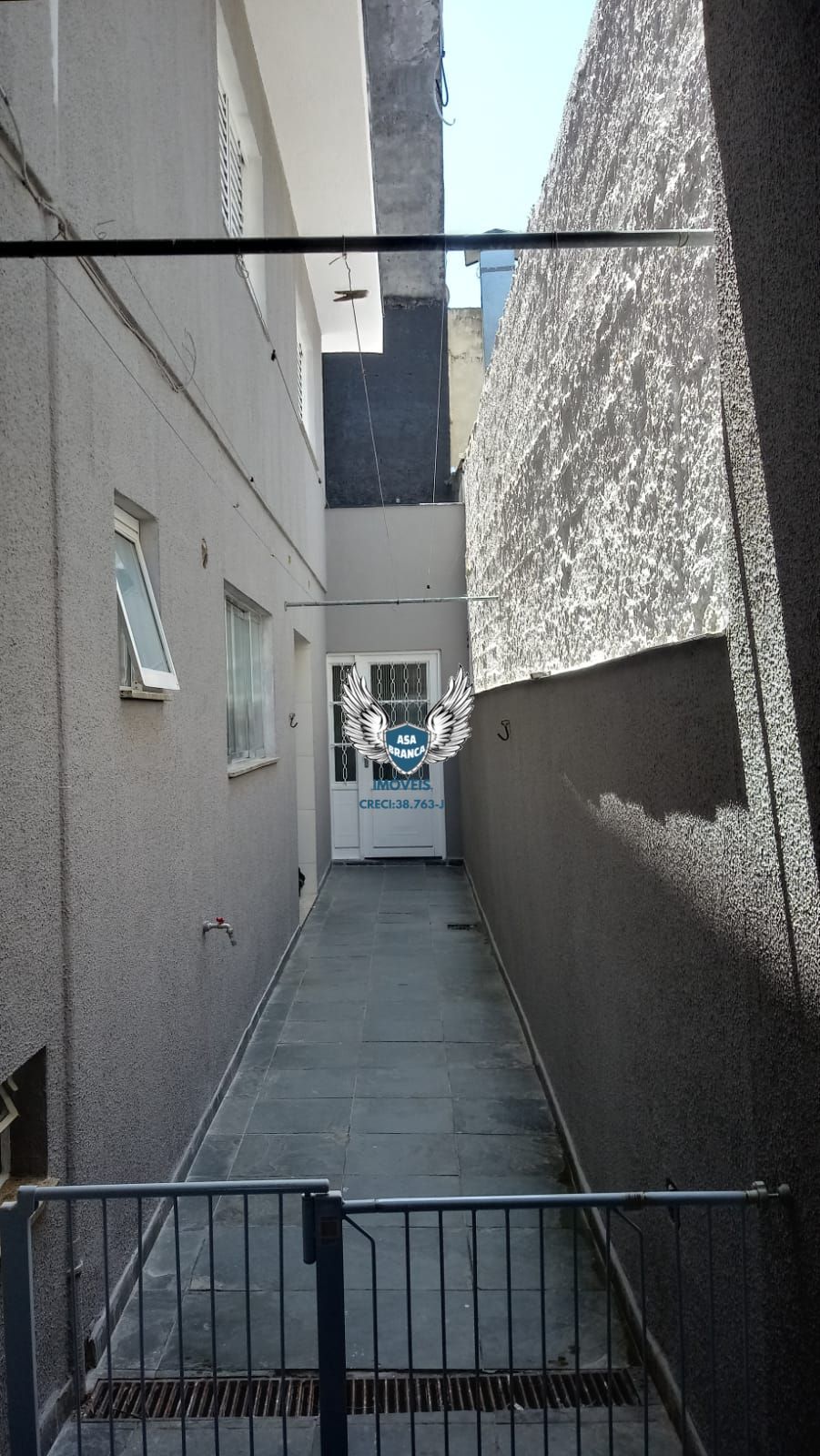 Sobrado vila nova cachoerinha com 03 dormitórios sendo 01 su