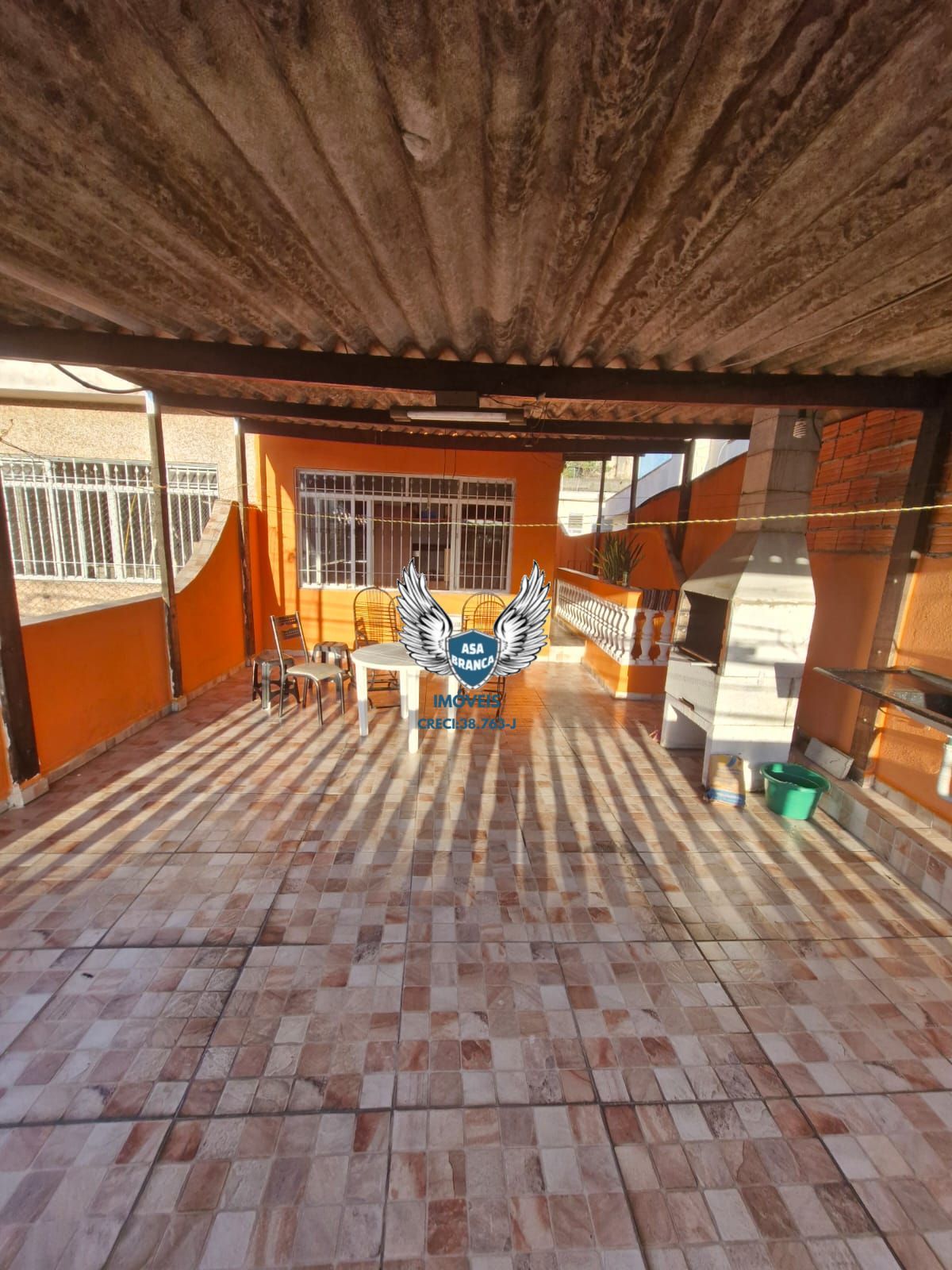 Sobrado no jaraguá com 03 dormitórios e 02 vagas de garagem