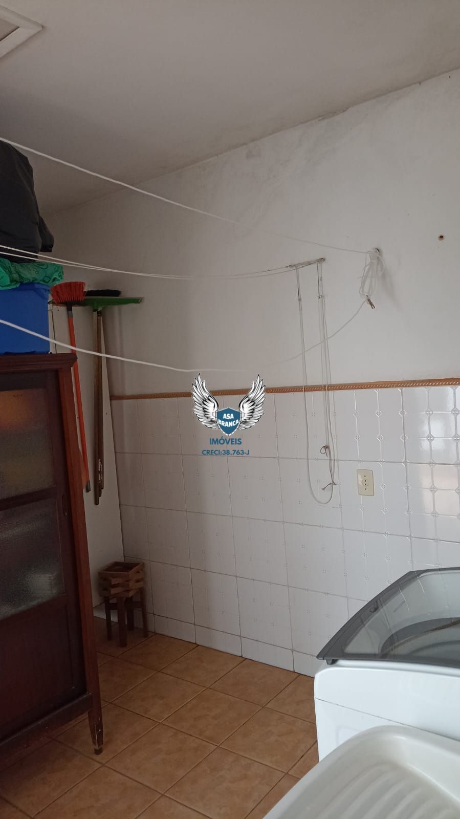 Sobrado com 03 dormitórios mais 01 edícula e 02 vagas de garagem (excelente par