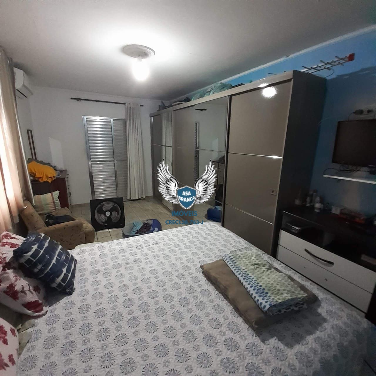 Sobrado com 02 dormitórios e 01 vaga de garagem