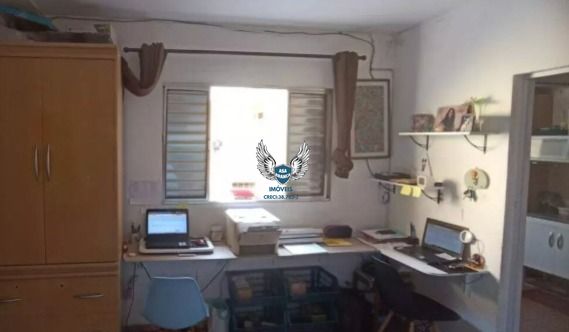 Casa térrea, com com 04 dormitórios e 03 vagas de garagem e uma edícula