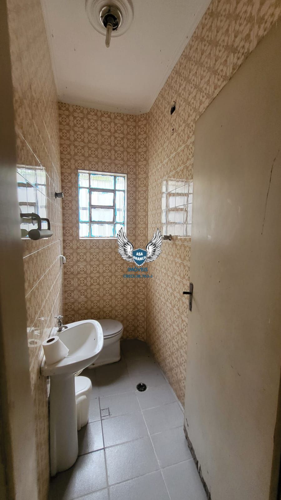 Sobrado com 03 dormitórios, sendo 02 suites e 02 vagas de garagem