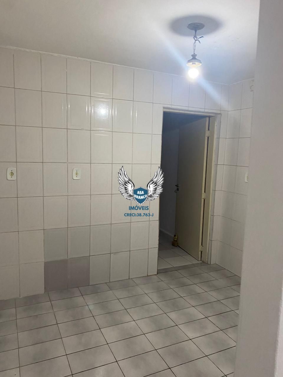 Sobrado com 03 dormitórios e 01 vaga de garagem