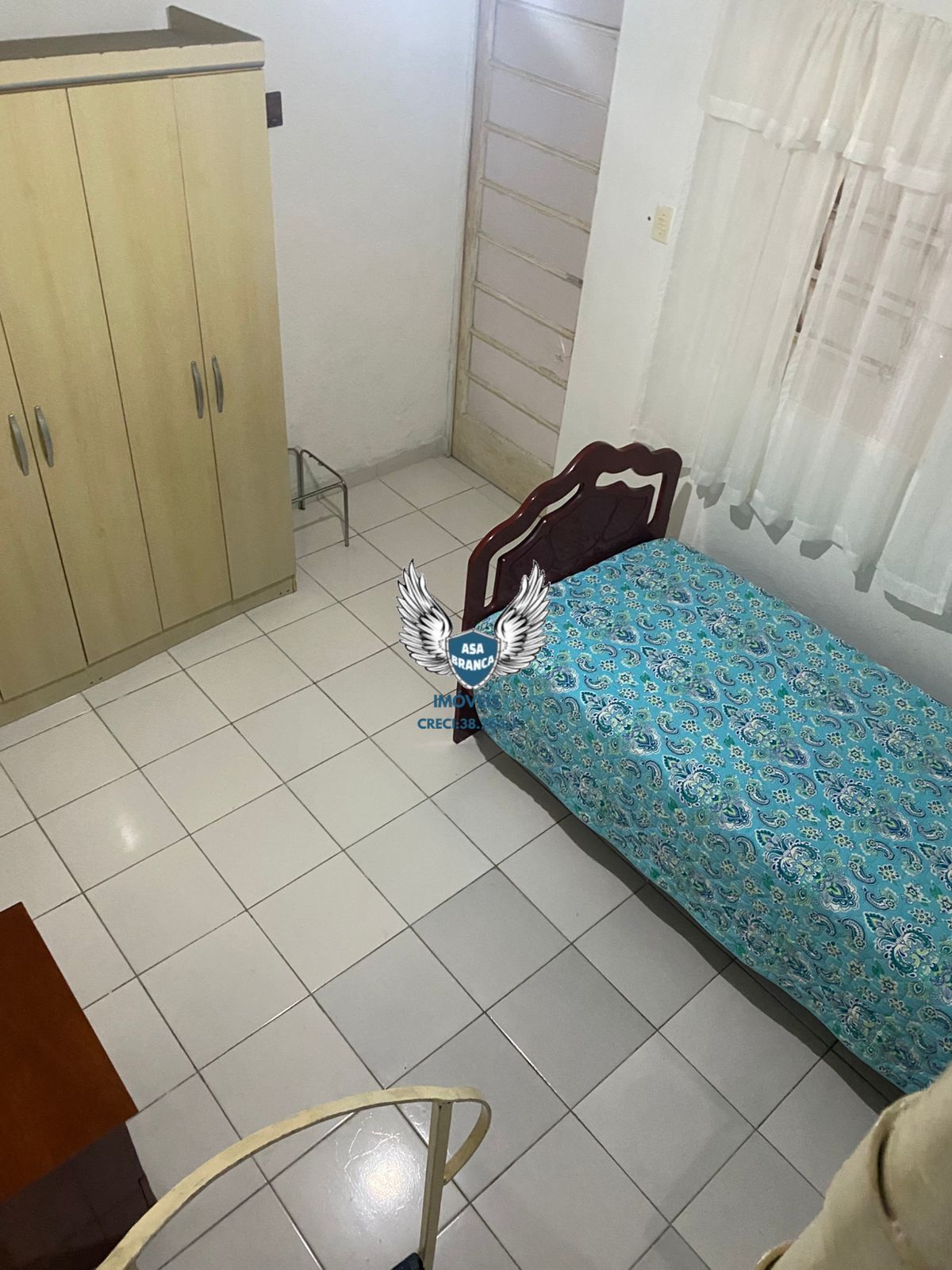 Sobrado com 03 dormitórios e 01 vaga de garagem
