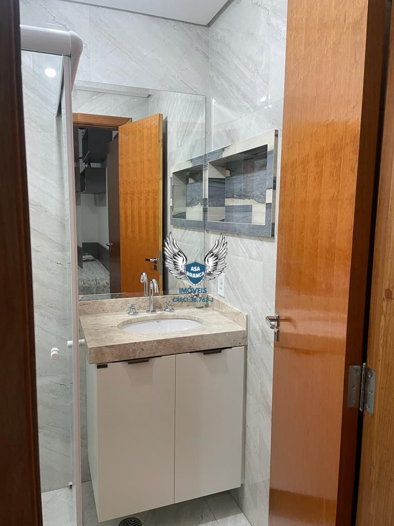 Sobrado em condomínio fechado com 02 dormitórios sendo os 02 suítes
