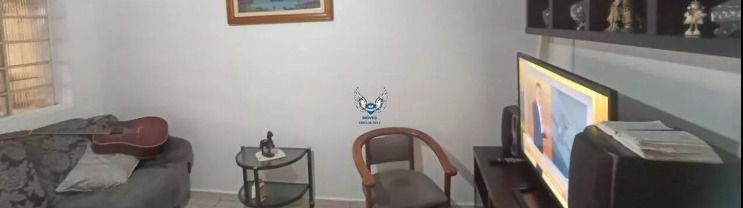 Casa térrea, com com 04 dormitórios e 03 vagas de garagem e uma edícula