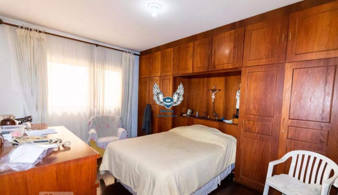 Casa térrea no parque novo mundo com 05 suítes