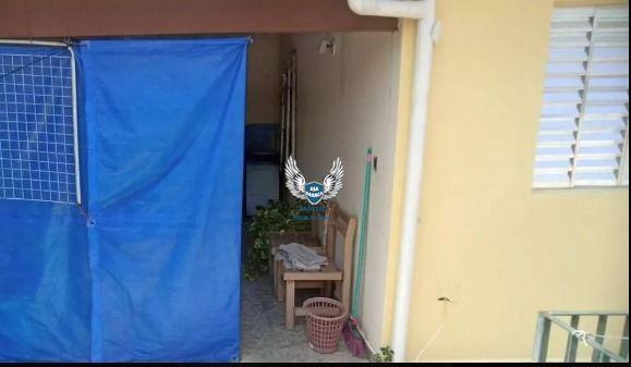 Casa térrea, com com 04 dormitórios e 03 vagas de garagem e uma edícula