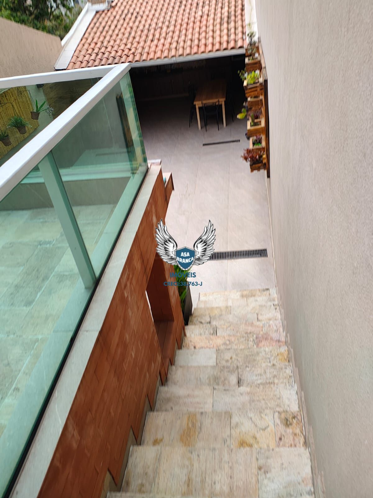Sobrado no mandaqui com piscina e 03 dormitórios sendo 02 suítes e 02 vagas de g