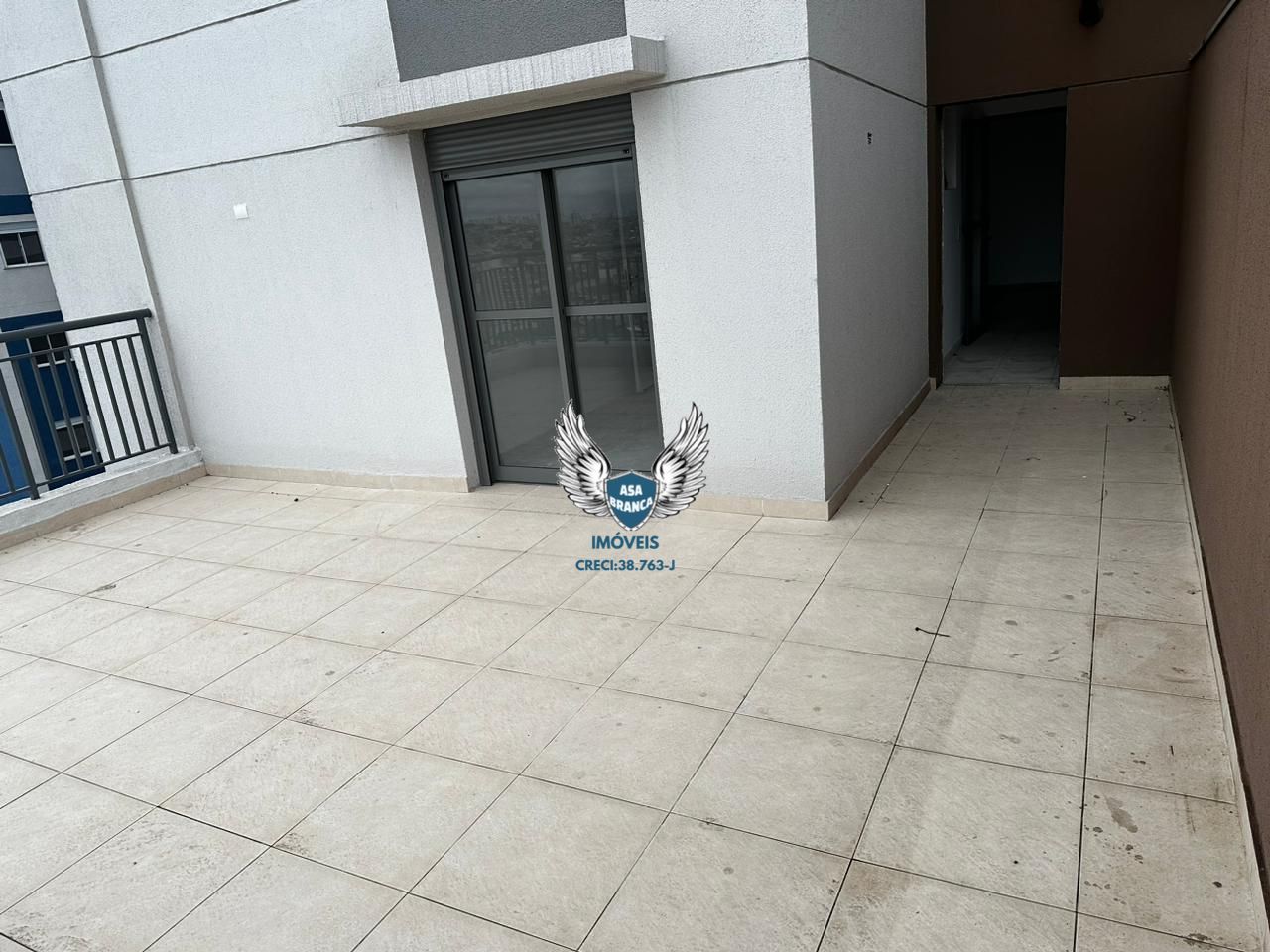 Apartamento com 03 dormitórios sendo 01 suíte e 01 vaga de garagem a 600 metros