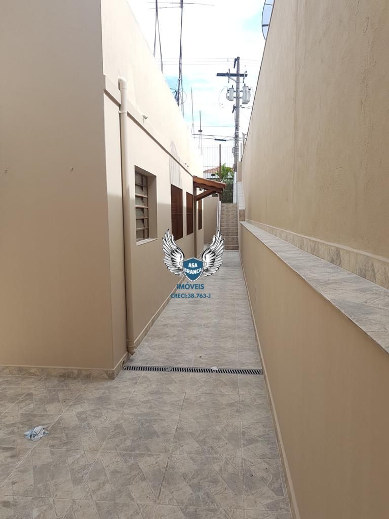 2 Dormitórios, Sala, Cozinha, WC, Lavanderia, Quintal - Excelente Localização