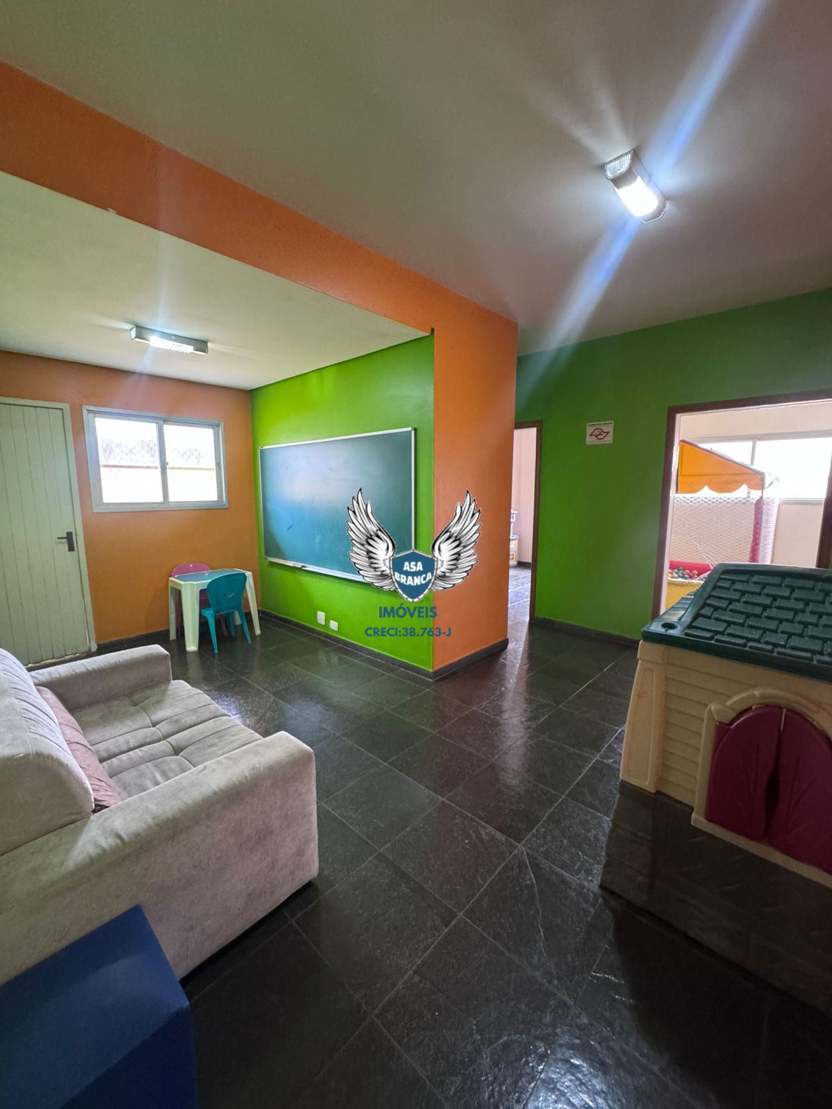 Apartamento com sacada bairro santa terezinha com 02 dormitório e 01 vaga de ga