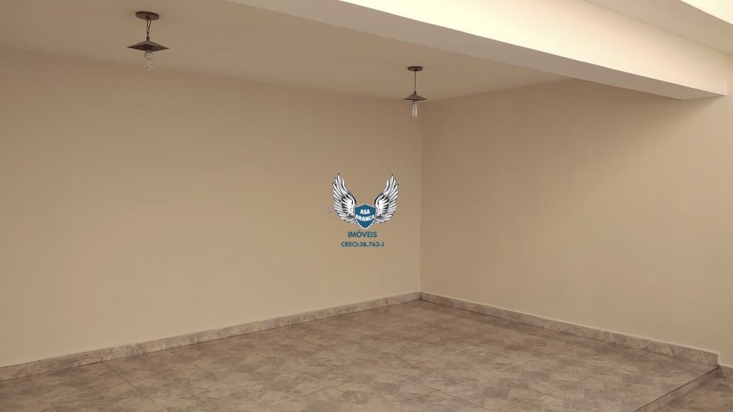 2 Dormitórios, Sala, Cozinha, WC, Lavanderia, Quintal - Excelente Localização