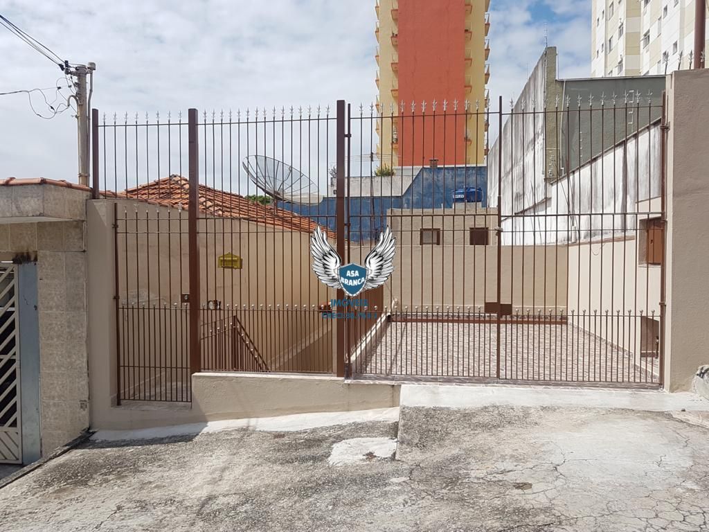 2 Dormitórios, Sala, Cozinha, WC, Lavanderia, Quintal - Excelente Localização