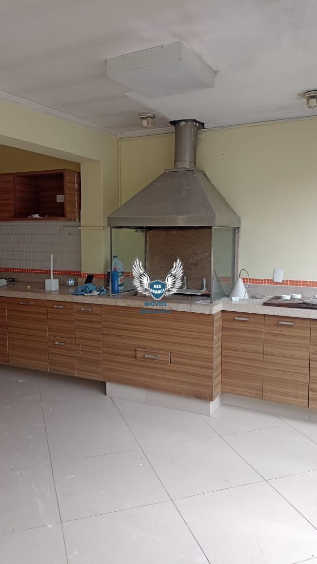 Casa térrea no tucuruvi com 03 dormitórios sendo 01 suíte e 02 vagas de garagem,