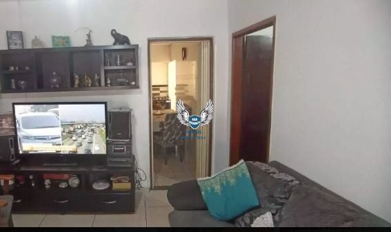 Casa térrea, com com 04 dormitórios e 03 vagas de garagem e uma edícula