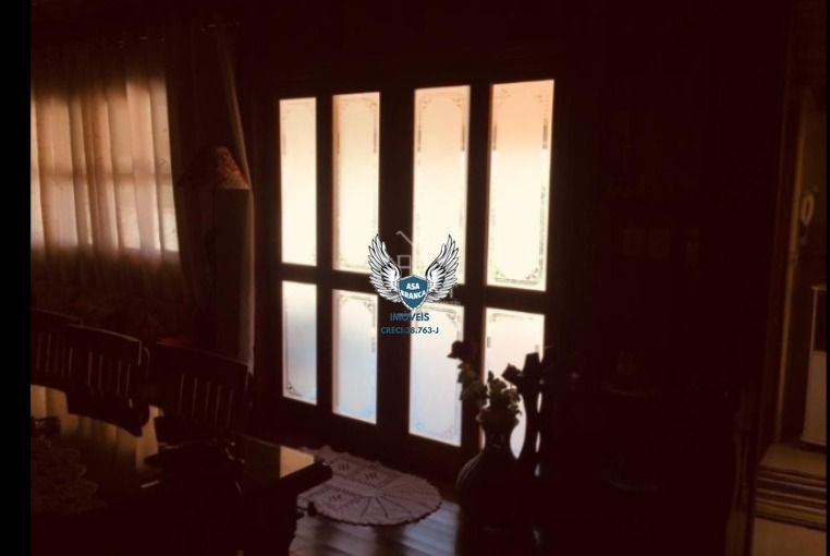 Chácara em atibaia , casa de madeira com 03 dormitórios e 01