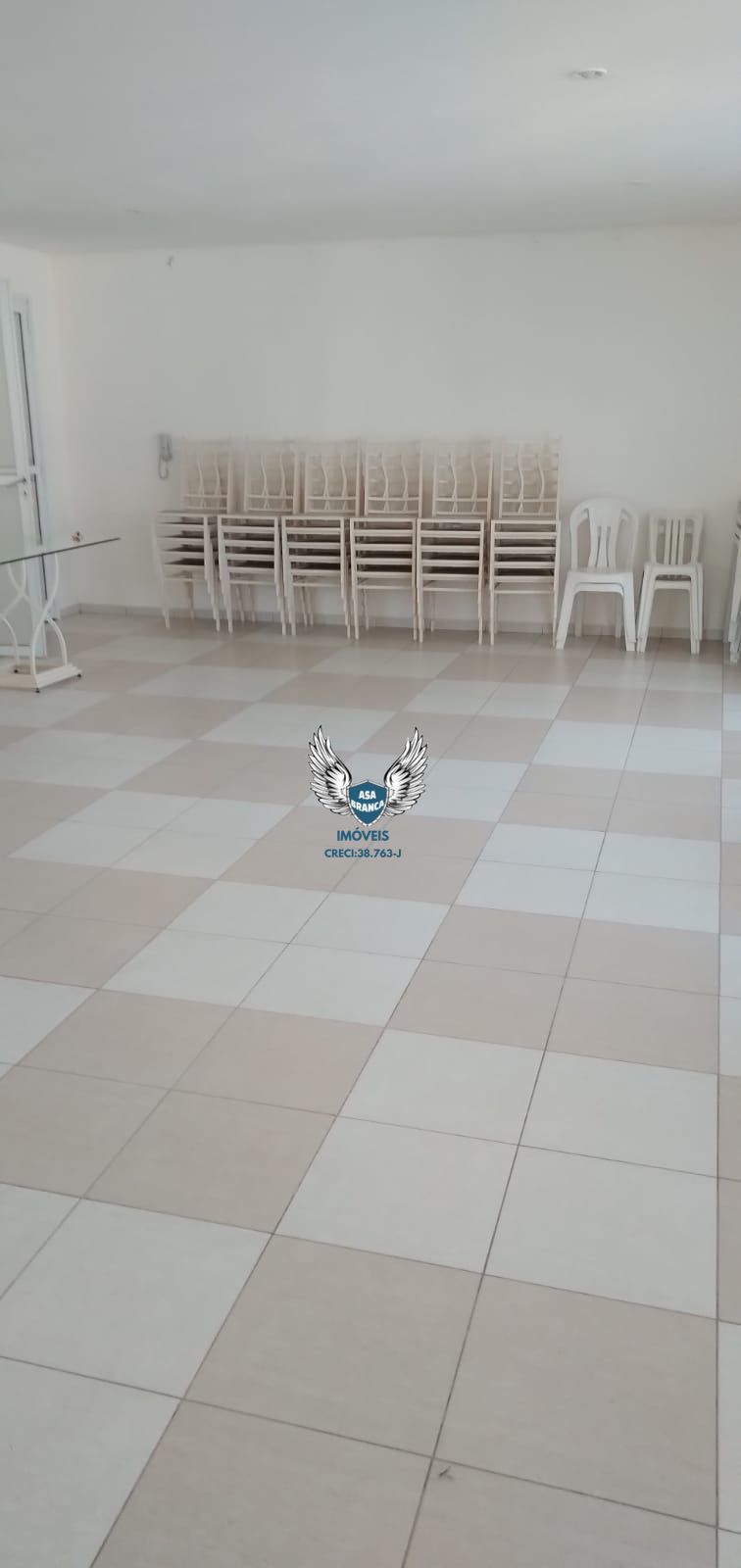 Cobertura no horto florestal mobiliada com 03 dormitórios sendo 01 suíte
