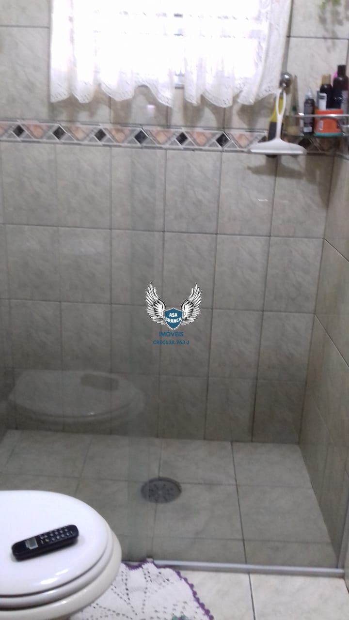 Sobrado com 03 dormitórios, sendo 01 suíte