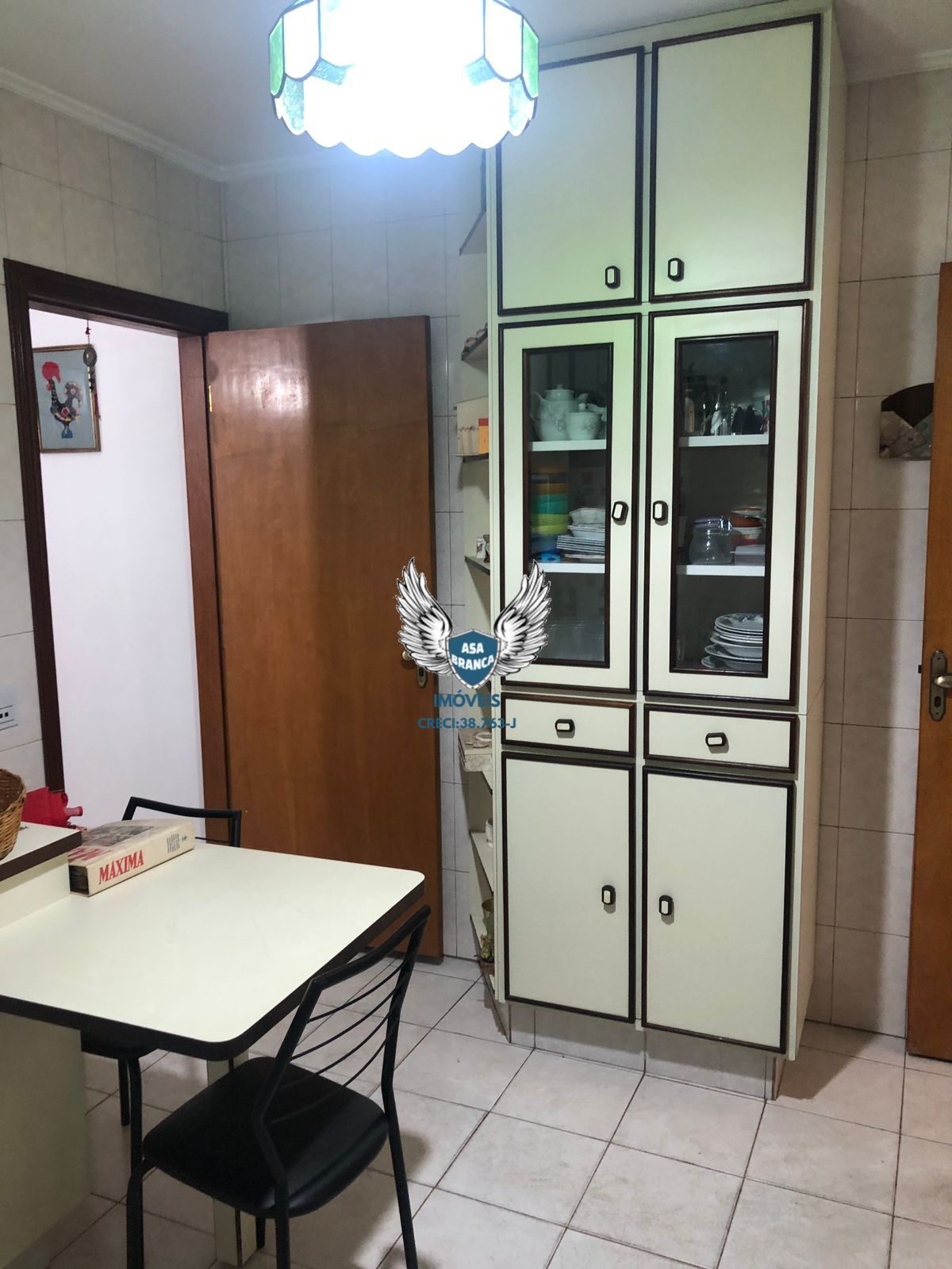 Apartamento com 02 dormitórios e 01 vaga de garagem, à 350 metros da parada ingl