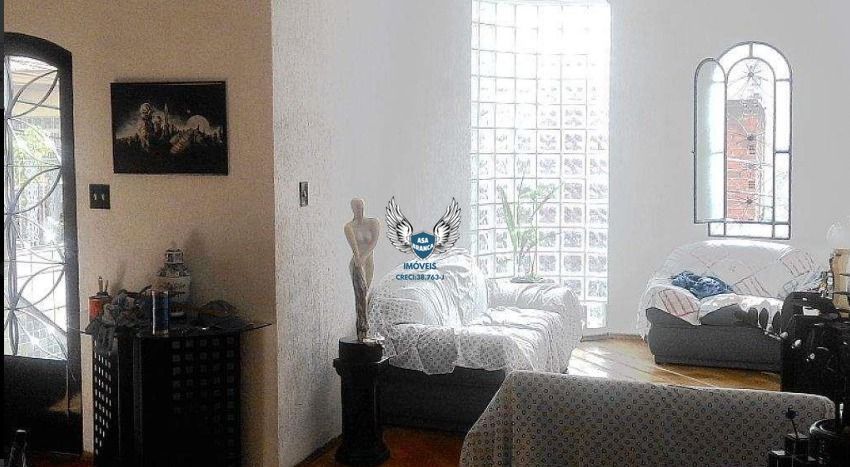Sobrado em santana com 03 dormitórios possui 02 vagas de garagem, localizado à 0
