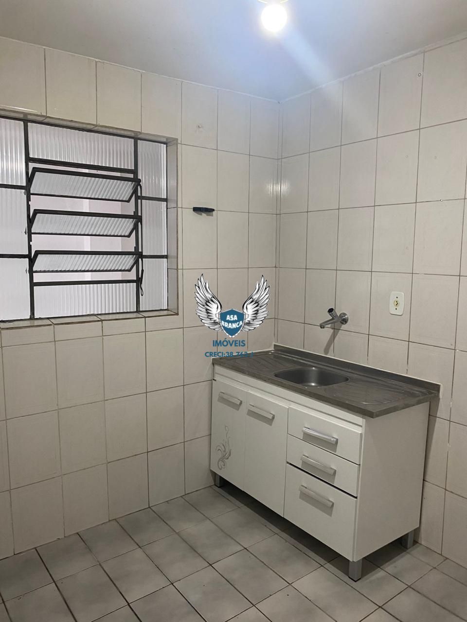 Sobrado com 03 dormitórios e 01 vaga de garagem