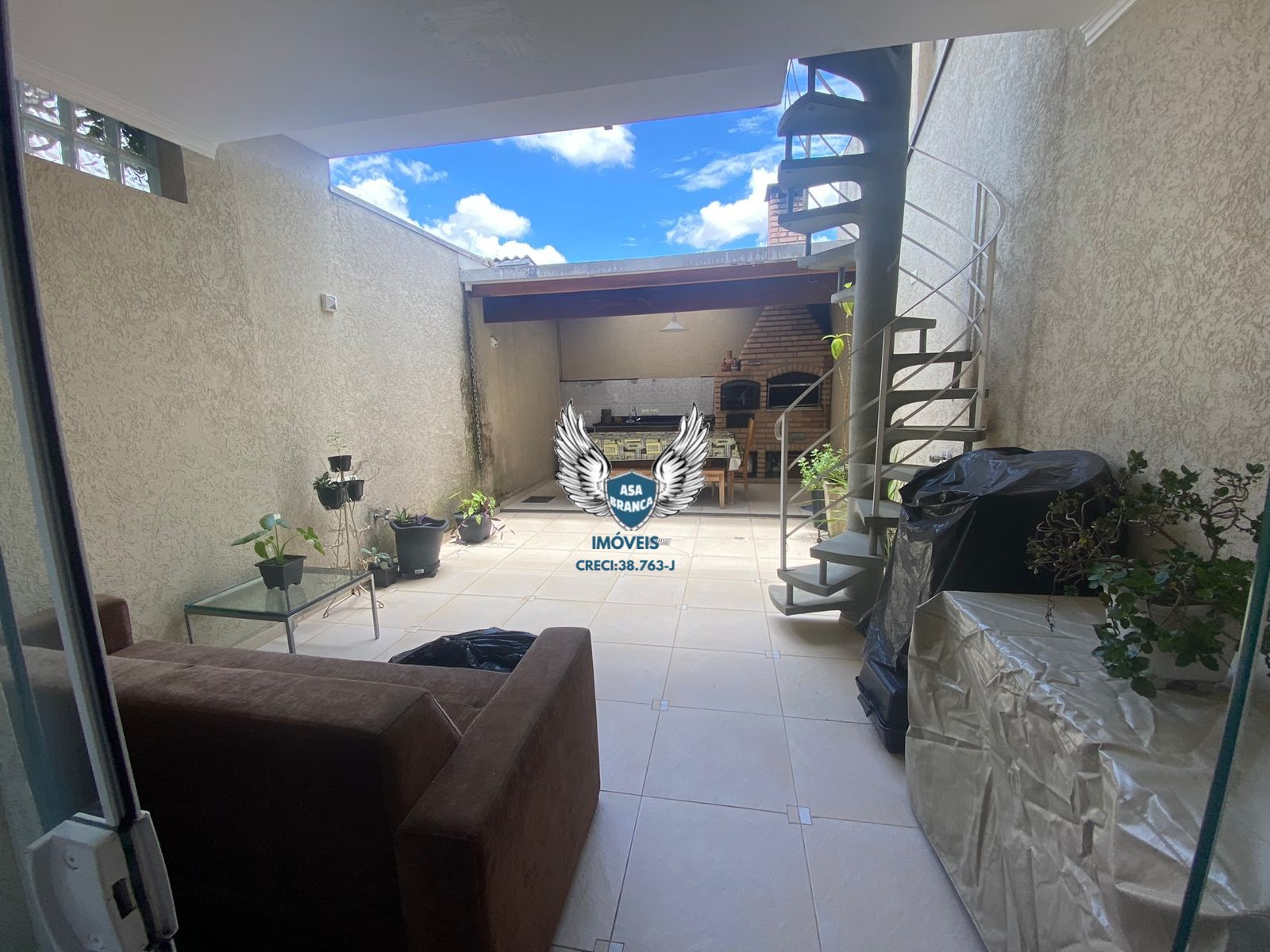 Sobrado no jardim frança de alto padrão com 03 suites e 02 vagas de garagem