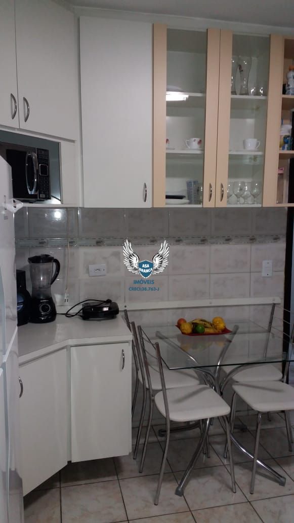 Sobrado em condominio fechado na vila amália com 02 dormitór