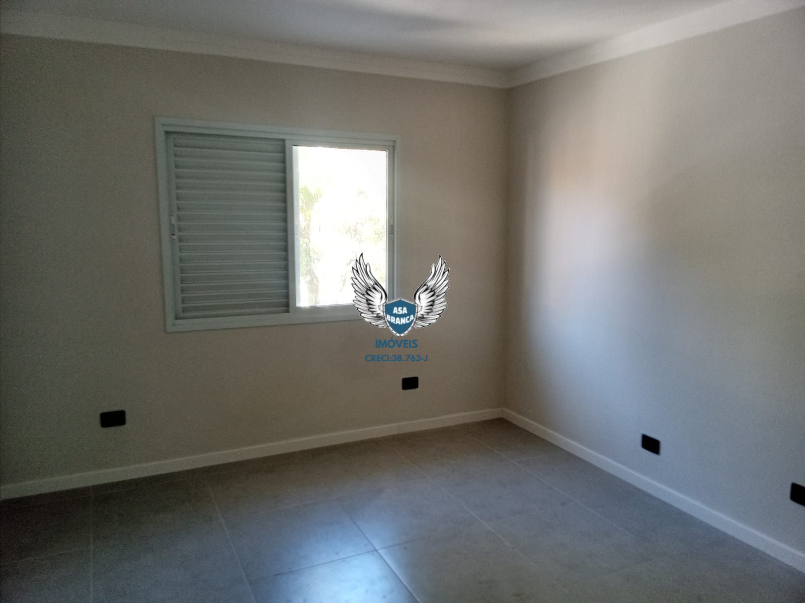 Sobrado no mandaqui com 03 dormitórios , sendo as 03 suítes e 05 vagas de garage