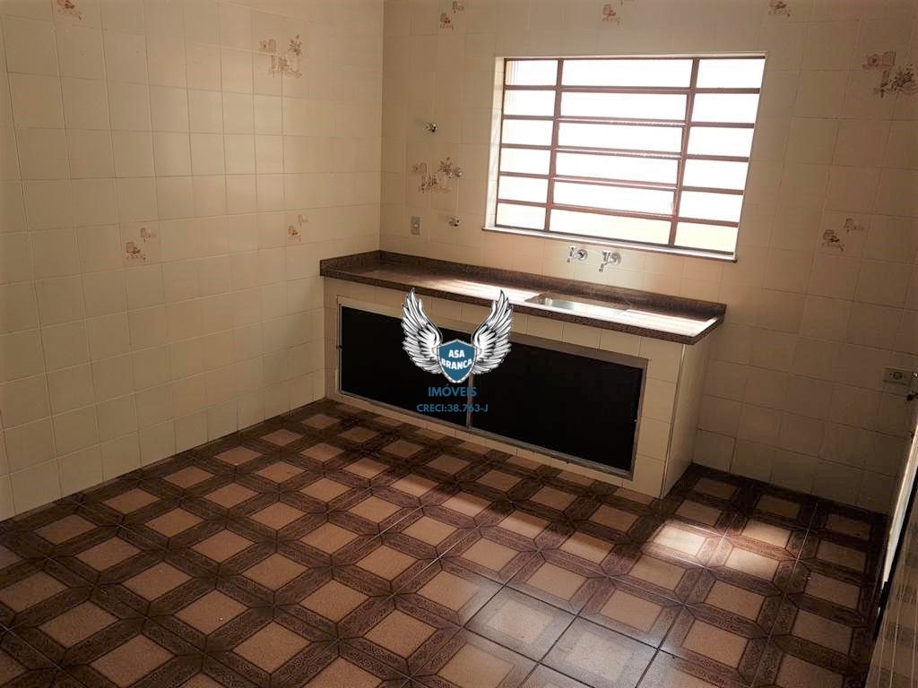 2 Dormitórios, Sala, Cozinha, WC, Lavanderia, Quintal - Excelente Localização